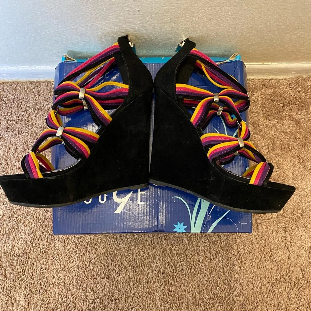 Multi Colored Strappy Blk Wedges NIB with Silver accents & back zipper - Picture 7 of 11